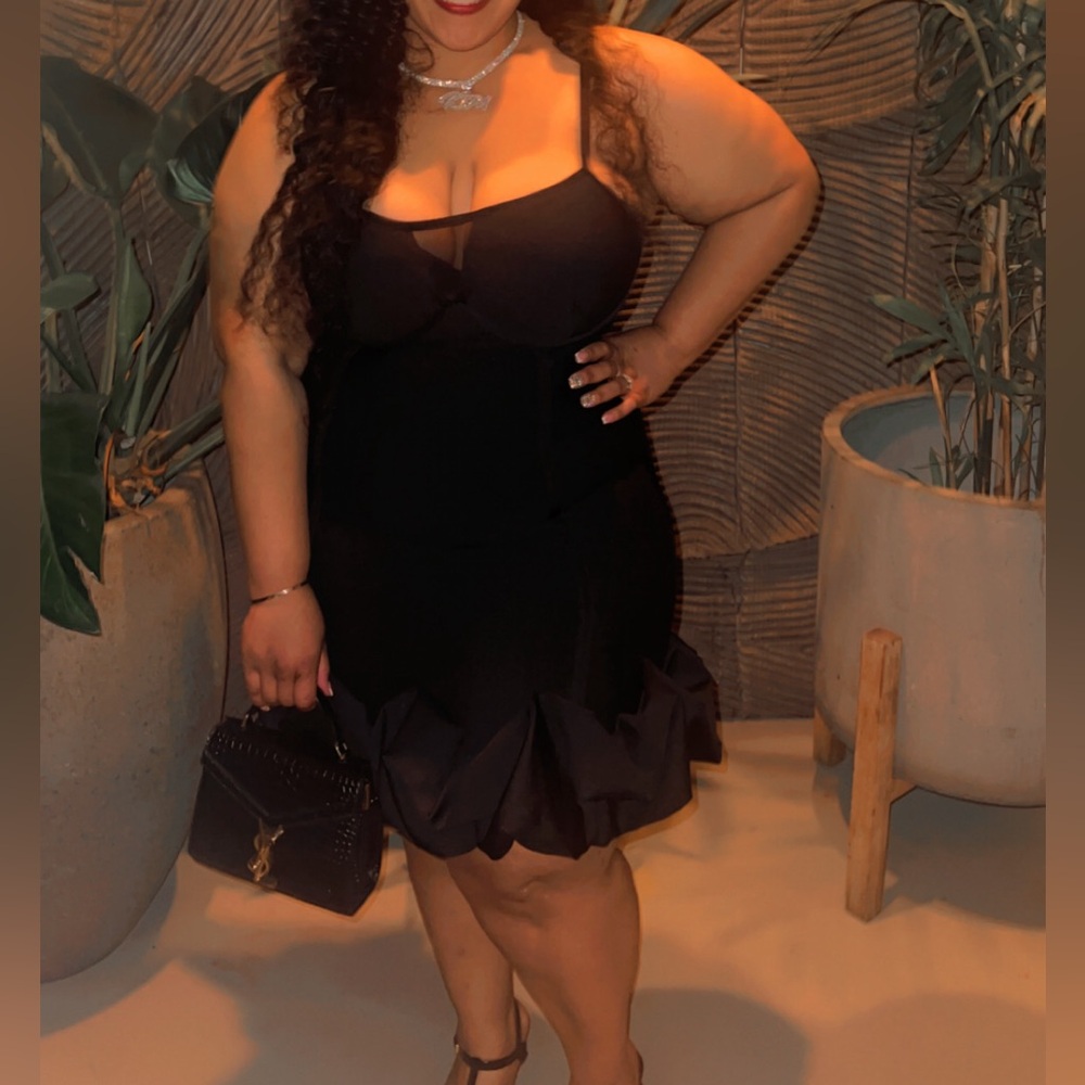 Elegant Black Ruffle Bandage Dress - Picture 4 of 5